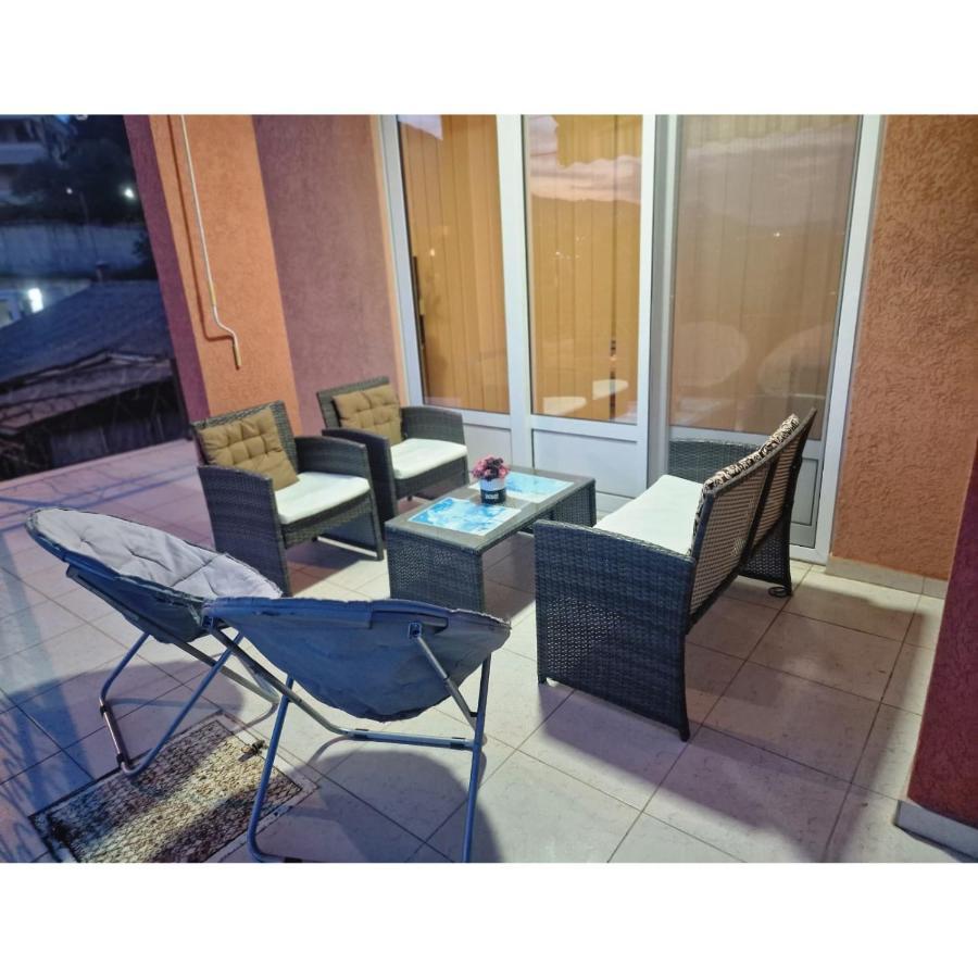 Family Apartment-Dilorena Bar Exteriör bild